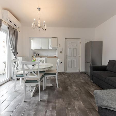 House Niko M With 6 Apartments Split Zewnętrze zdjęcie