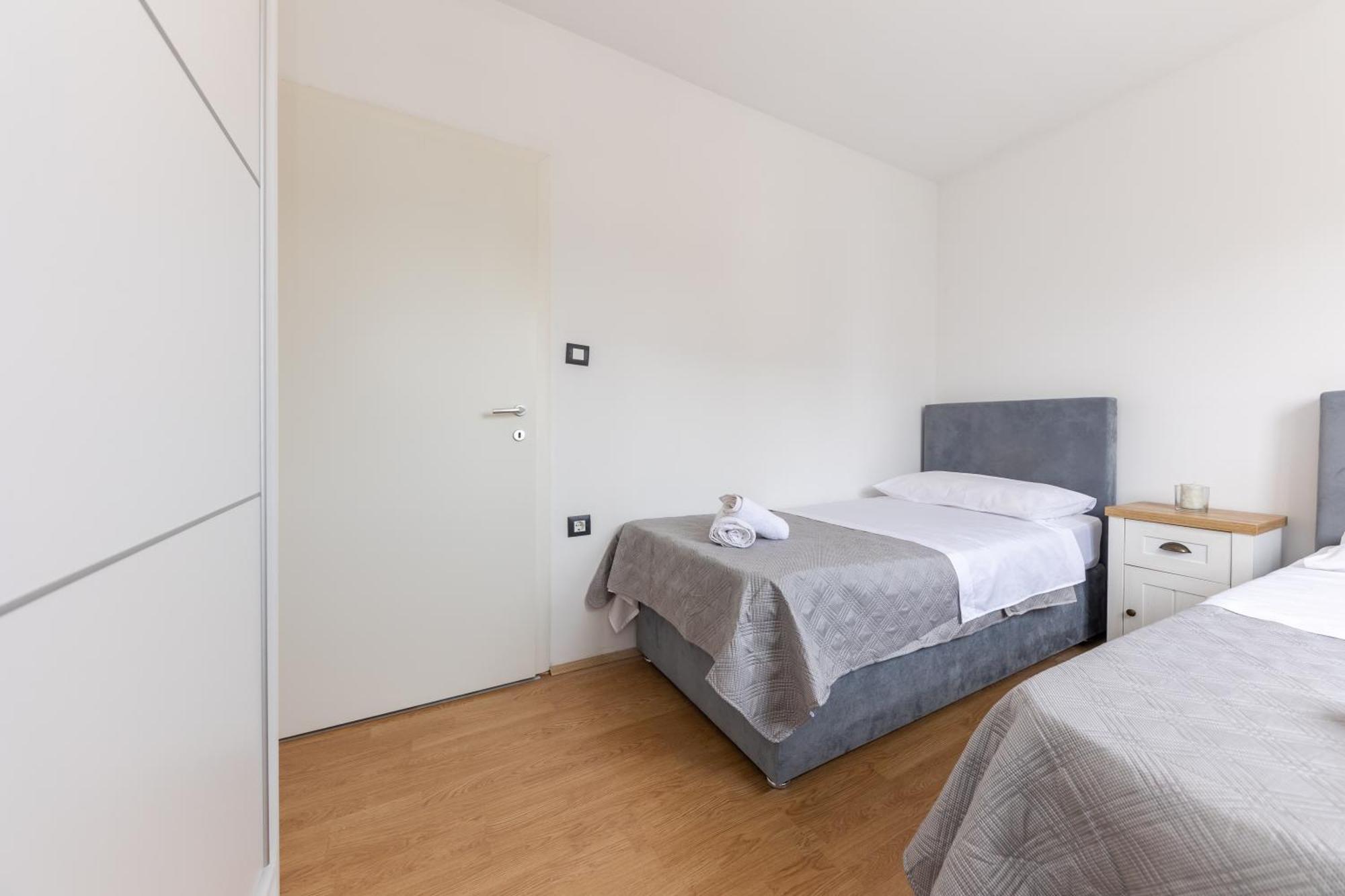 House Niko M With 6 Apartments Split Zewnętrze zdjęcie
