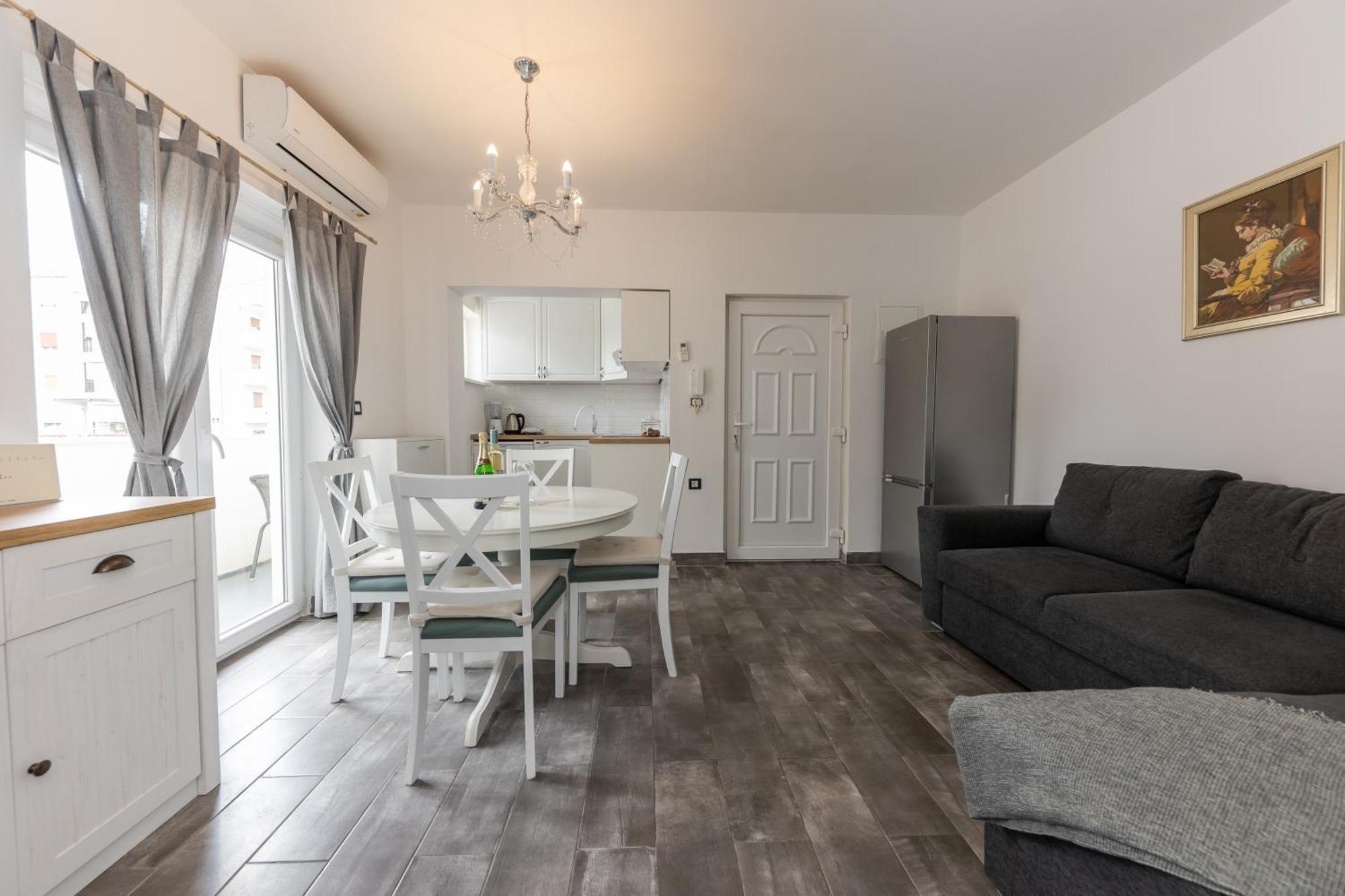 House Niko M With 6 Apartments Split Zewnętrze zdjęcie