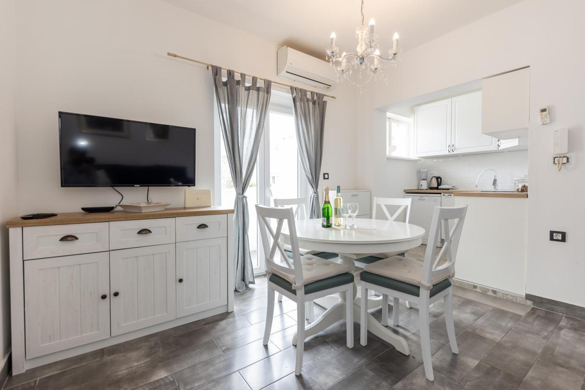 House Niko M With 6 Apartments Split Zewnętrze zdjęcie
