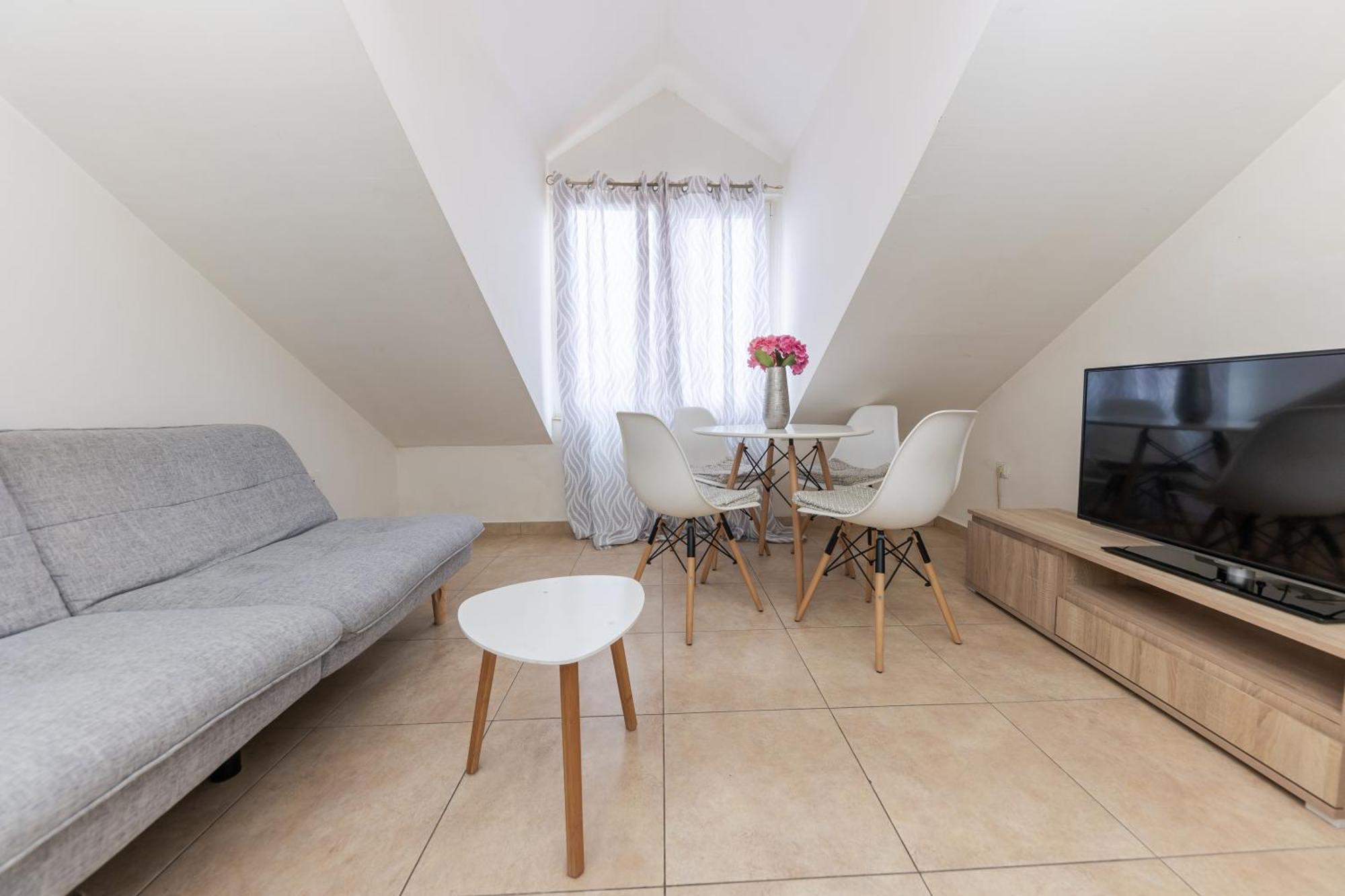 House Niko M With 6 Apartments Split Zewnętrze zdjęcie